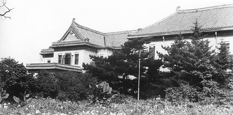 800px-Manchukuo_palace.jpg
