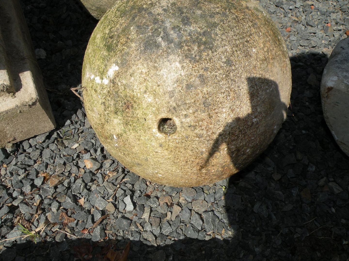 2 grosse boules en pierre taill photo DSCN5528Copier.jpg